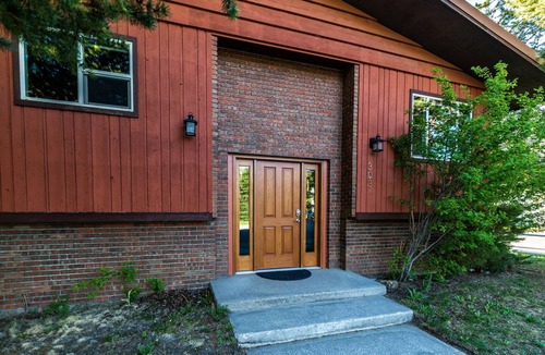 West Yellowstone House | Spacious 4BR home in West Yellowstone, 1 minute from the park: Geyser Getaway