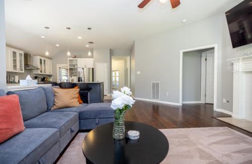 Cedar Park Apartment | Spacious 4BR Home Away From Home with Hot Tub
