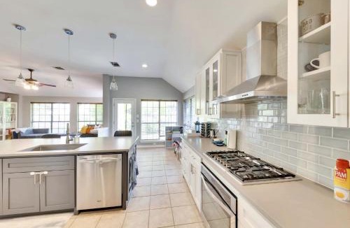 Cedar Park Apartment | Spacious 4BR Home Away From Home with Hot Tub