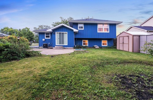 Fox Valley House | Spacious 4BR Home Family & Pet-Friendly 2 Living Rooms + Game Fun in Plainfield