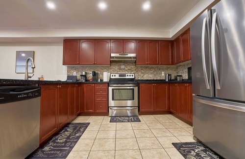 Hurontario House | Spacious 4BR Home in Mississauga, Sleeps 8+