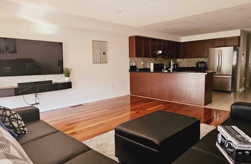 Hurontario House | Spacious 4BR Home in Mississauga, Sleeps 8+