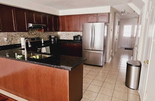 Hurontario House | Spacious 4BR Home in Mississauga, Sleeps 8+