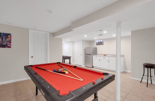 Oak Park House | Spacious 4BR Home in Oak Park