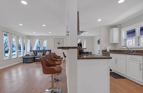 Oak Park House | Spacious 4BR Home in Oak Park