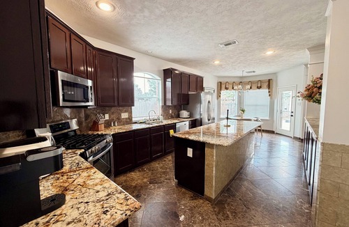 Tomball House | Spacious 4BR Home in Tomball, TX, Long Stays Welcome