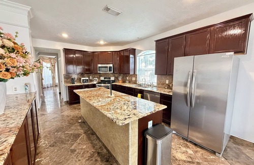 Tomball House | Spacious 4BR Home in Tomball, TX, Long Stays Welcome