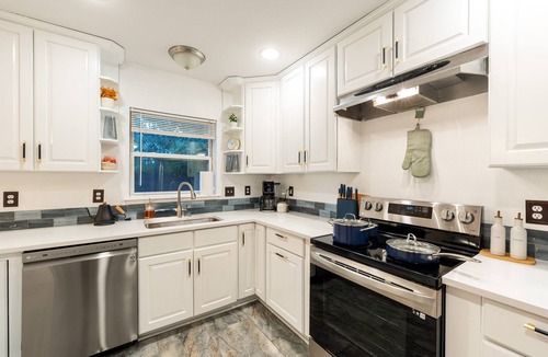 Dallas House | Spacious 4BR Home - King Suite - Family Friendly - Near Dallas Attractions