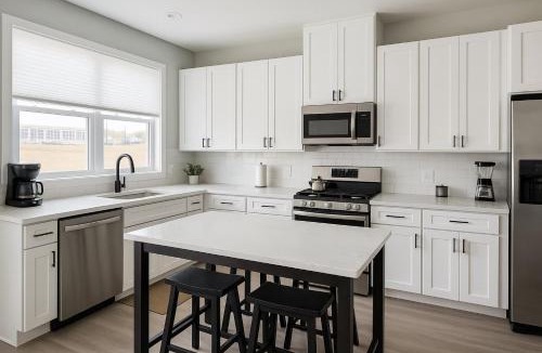 Warrenville Apartment | Spacious 4BR Home- Perfect for Groups WV1