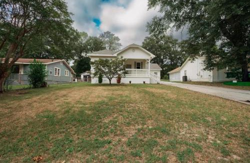 Columbus House | Spacious 4BR Home Pool and Comfort