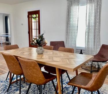 Fort Plain House | Spacious 4BR home w 2BA, a workspace & king bed!