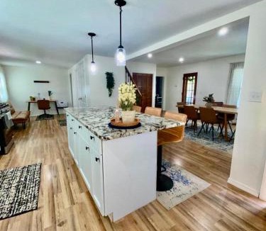 Fort Plain House | Spacious 4BR home w 2BA, a workspace & king bed!