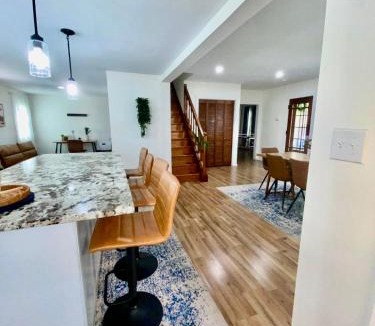 Fort Plain House | Spacious 4BR home w 2BA, a workspace & king bed!