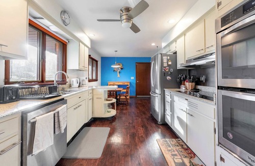 Rockford House | Spacious 4BR Home with BBQ, Yard, Near Golf Course