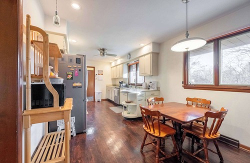 Rockford House | Spacious 4BR Home with BBQ, Yard, Near Golf Course