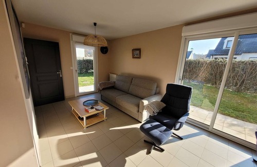 Wimereux Villa | Spacious 4BR House in Wimereux with Garden, WiFi & Garage