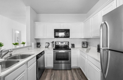 Grand Prairie House | Spacious 4BR I Free Parking I Workspace