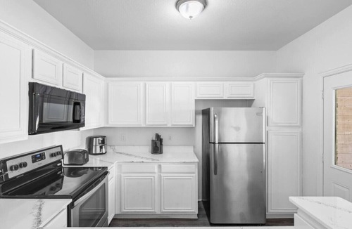 Grand Prairie House | Spacious 4BR I Free Parking I Workspace