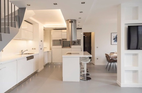 Montreuil Apartment | Spacious 4BR in Paris - 3 Baths - 10 Guests