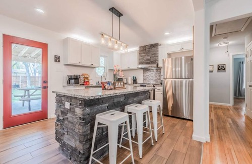 Dallas House | Spacious 4BR, King Suite & Grill - 18 min from Downtown