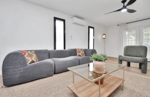 Southbelt/Ellington House | Spacious 4Br - Ksizebed pet Friendly with game room and patio