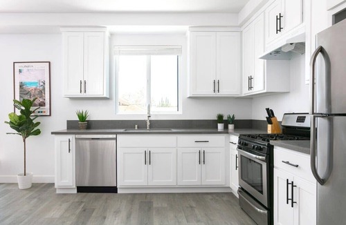 Mid City Condo | Spacious 4BR LA Getaway with Parking Fast Wi-Fi