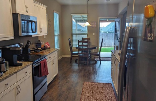 College Station House | Spacious 4BR+loft pet friendly home12 min from Kyle Field, large yard, gas grill