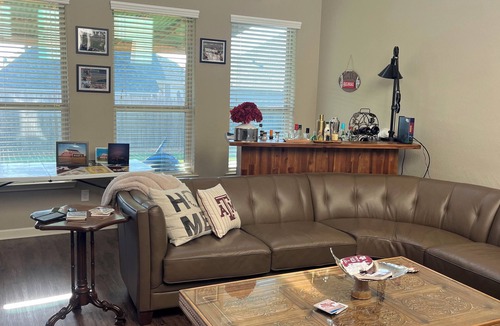 College Station House | Spacious 4BR+loft pet friendly home12 min from Kyle Field, large yard, gas grill