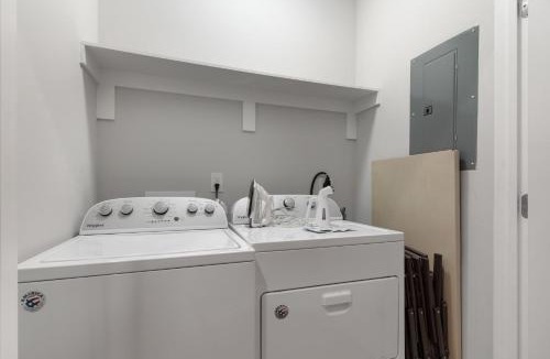 Tulane - Gravier House | Spacious 4br Mid-city Home With Pool & Balcony