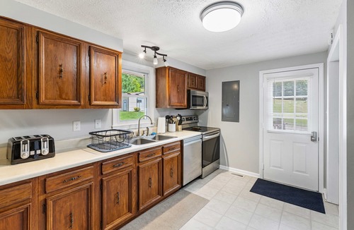 New River House | Spacious 4BR Mountain Stay Perfect for Virginia Tech & Radford Visits