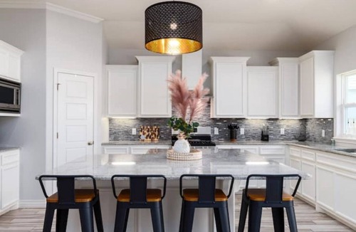 South Side House | Spacious 4BR Near Beach - 15 min drive