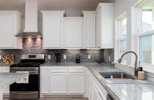 South Side House | Spacious 4BR Near Beach - 15 min drive