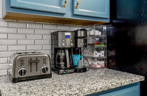 South Hyde Park Apartment | Spacious 4BR Near Plaza & Westport | Ideal for Groups & Gatherings