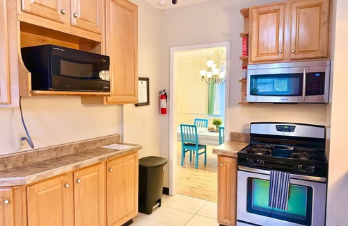 Eastside House | Spacious 4BR - Near SU & Dome – Ideal for Groups