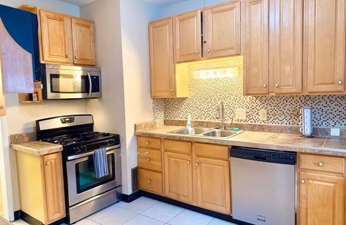 Eastside House | Spacious 4BR - Near SU & Dome – Ideal for Groups