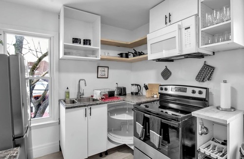 North Buffalo Cottage | Spacious 4BR Near UB & Niagara Falls - Pet Friendly