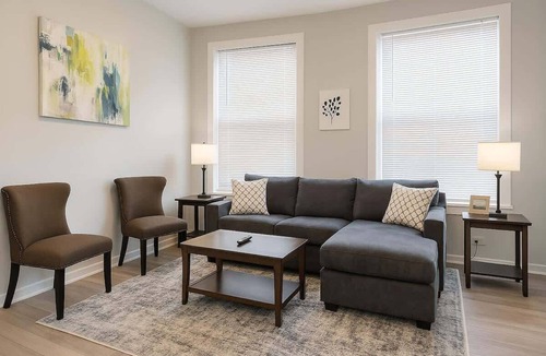 Pulaski Park Apartment | Spacious 4BR Near Wicker Park