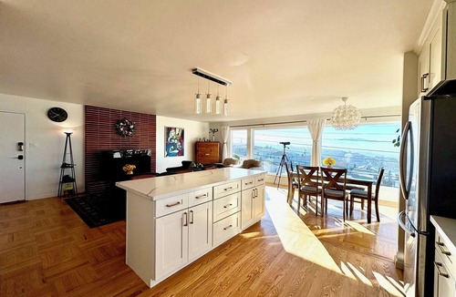 Westlake House | Spacious 4BR Ocean‑View Home Modern Kitchen Near Beach & SF