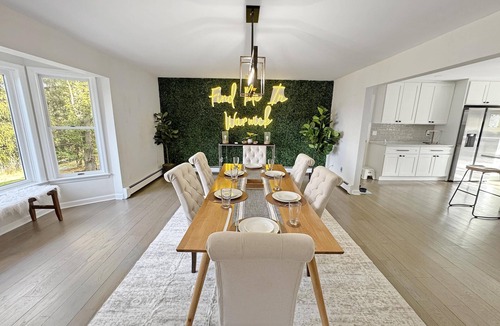 Warwick House | Spacious 4BR Pet‑Friendly Hot Tub Game Room Close to Legoland & Mtn Creek