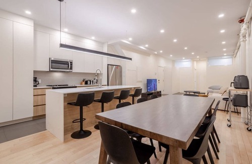 Milton Park Apartment | Spacious 4BR Prime MTL Location