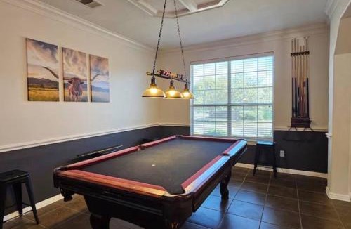 Kyle House | Spacious 4BR Retreat |Pool Table| Firepit & Hottub