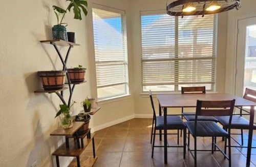 Kyle House | Spacious 4BR Retreat |Pool Table| Firepit & Hottub
