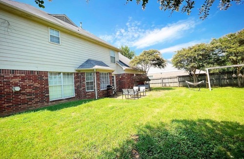 Gray's Creek House | Spacious 4BR Retreat with BBQ, Hammock, and Outdoor Lounge
