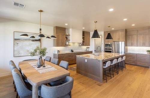 St. George House | Spacious 4BR Sleeps 10 - w/Firepit, Near Clubhouse