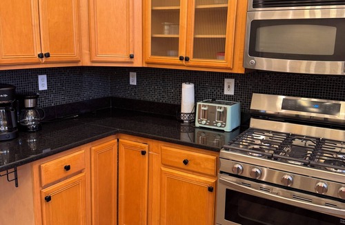 Lafayette Square House | Spacious 4BR Soulard Townhouse near Downtown