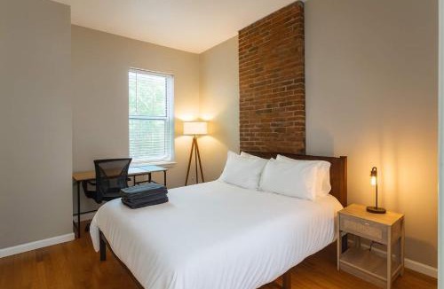 Soulard Apartment | Spacious 4BR Soulard Duplex with Patio & Parking