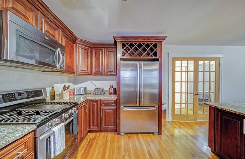 Watertown House | Spacious 4BR Stay Ideal for Groups!