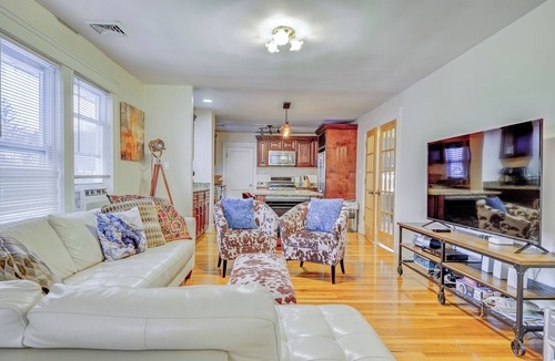 Watertown House | Spacious 4BR Stay Ideal for Groups!