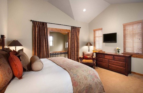 Pronghorn House | Spacious 4BR Townhome on Pronghorn Golf Course