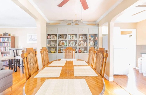 Northampton House | Spacious 4BR Townhome Near Park & Parking